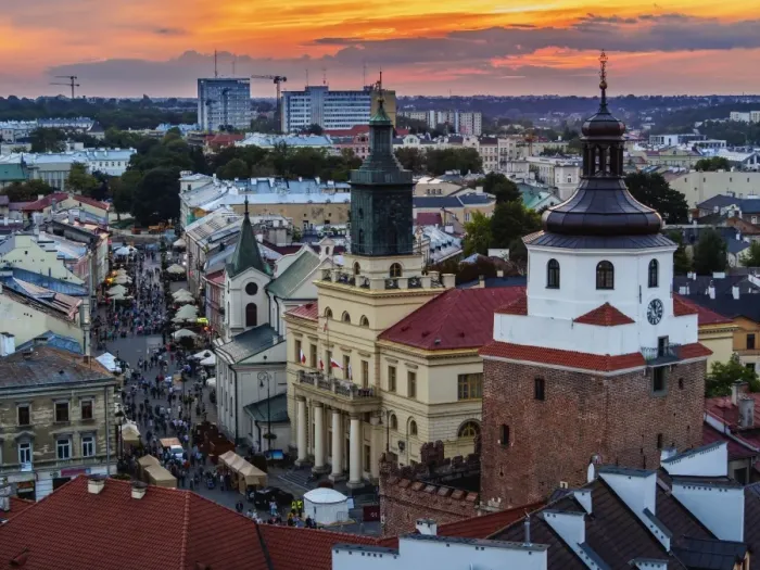 Framed Print : Elevated view towards the Krakow Gate, City Hall and Krakowskie Przedmiesc, Old Town Framed Print : Elevated view towards the Krakow Gate, City Hall and Krakowskie Przedmiesc, Old Town