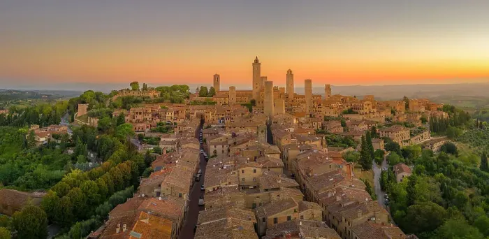 Framed Print : Elevated view of rooftops and town at sunrise, San Gimignano, Tuscany, Italy, Europe Framed Print : Elevated view of rooftops and town at sunrise, San Gimignano, Tuscany, Italy, Europe