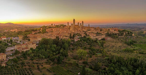 Elevated view of San Gimignano and towers at sunset, San Gimignano, Tuscany, Italy, Europe