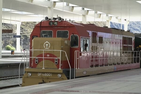 Engine, New Railway station, Beijing to Lhasa, Lhasa, Tibet, China, Asia