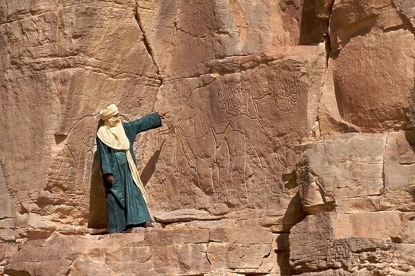 Engravings in the rocks of Tiksatin, Wadi Metkhandouch in the Messak Setaffet