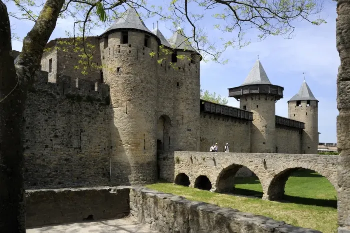 Framed Print : Entrance to Chateau Comtal in the walled and turreted fortress of La Cite Framed Print : Entrance to Chateau Comtal in the walled and turreted fortress of La Cite