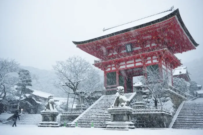 Framed Print : Entrance gate of Kiyomizu-dera Temple during snow storm, UNESCO World Heritage Site Framed Print : Entrance gate of Kiyomizu-dera Temple during snow storm, UNESCO World Heritage Site