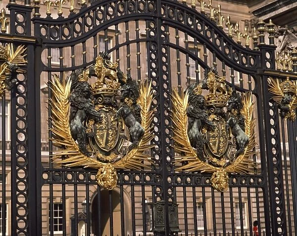 Entrance gates, Buckingham Palace, London, England, United Kingdom, Europe