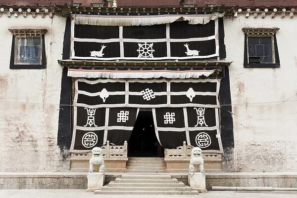 Entrance, Gedan Song Zanling Temple, Shangri-La (Zhongdian), Yunnan Province, China, Asia