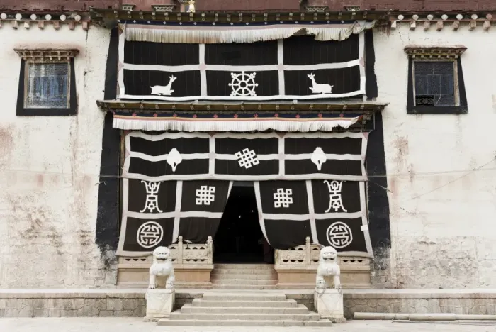 Framed Print : Entrance, Gedan Song Zanling Temple, Shangri-La (Zhongdian), Yunnan Province, China, Asia Framed Print : Entrance, Gedan Song Zanling Temple, Shangri-La (Zhongdian), Yunnan Province, China, Asia