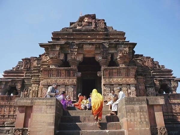 Entrance to Nilkanthesvara  /  Udayeshvara Temple