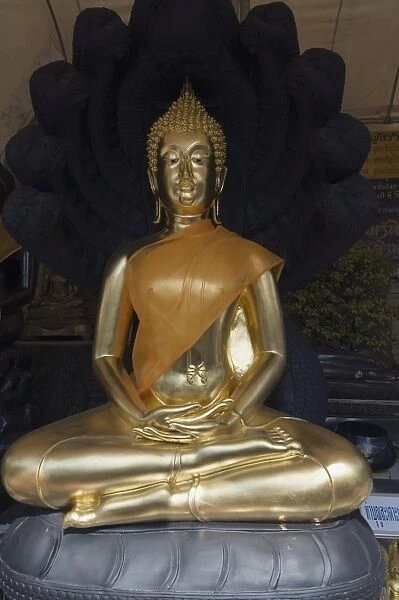 Environs of the Sukhothai Traimit temple, Bangkok, Thailand, Southeast Asia, Asia