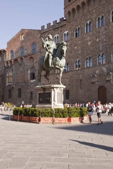 Framed Print : The equestrian statue of Cosimo I de Medici by Gianbologna in Piazza della Signoria, Florence, Tuscany, Italy, Europe Framed Print : The equestrian statue of Cosimo I de Medici by Gianbologna in Piazza della Signoria, Florence, Tuscany, Italy, Europe