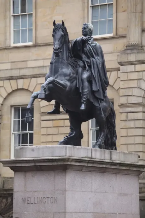 Framed Print : Equestrian statue of Wellington outside HM General Register House, Edinburgh Framed Print : Equestrian statue of Wellington outside HM General Register House, Edinburgh