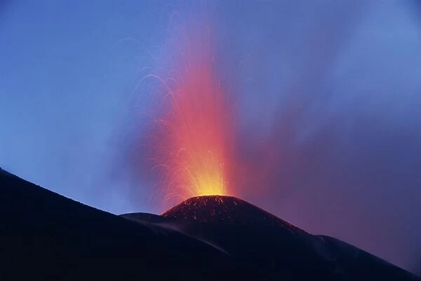 Eruption of highly active Volcan Pacaya