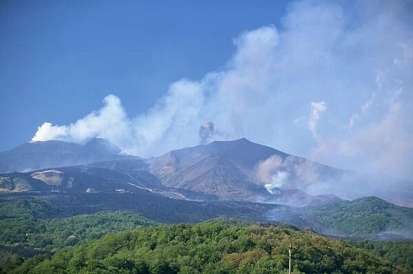 Eruptions at the Monti Calcarazzi fissure and the Piano