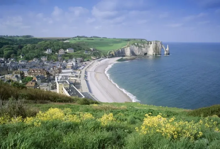 Framed Print : Etretat, Cote d Albatre (Alabaster Coast), Haute Normandie (Normandy), France, Europe Framed Print : Etretat, Cote d Albatre (Alabaster Coast), Haute Normandie (Normandy), France, Europe