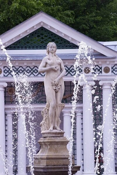 Eve Fountain, Peterhof gardens in summer, Petrodvorets, St. Petersburg, Russia, Europe