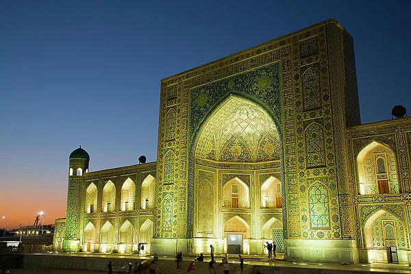 Evening, Tilla-Kari Madrassah, completed 1660, Registan Square, UNESCO World Heritage Site, Samarkand, Uzbekistan, Central Asia, Asia