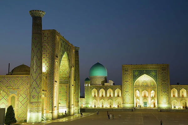 Evening, Ulug Bek and Tilla-Kari Madrassahs, left to right, Registan Square, UNESCO World Heritage Site, Samarkand, Uzbekistan, Central Asia, Asia