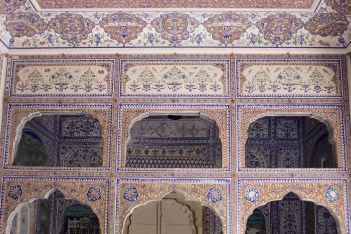 Framed Print : Example of the exquisite wall painting in the Sultan Mahal (hall)