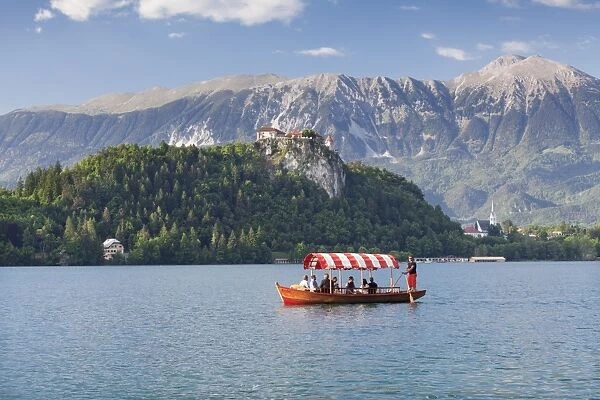 Excursion boat, Bled Castle, Lake Bled, Gorenjska, Julian Alps, Slovenia, Europe
