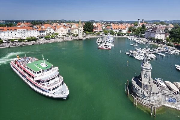 Excursion boat at the port with the old town and the sculpture of the Bavarian Lion, Lindau, Lake Constance, Bavaria, Germany, Europe