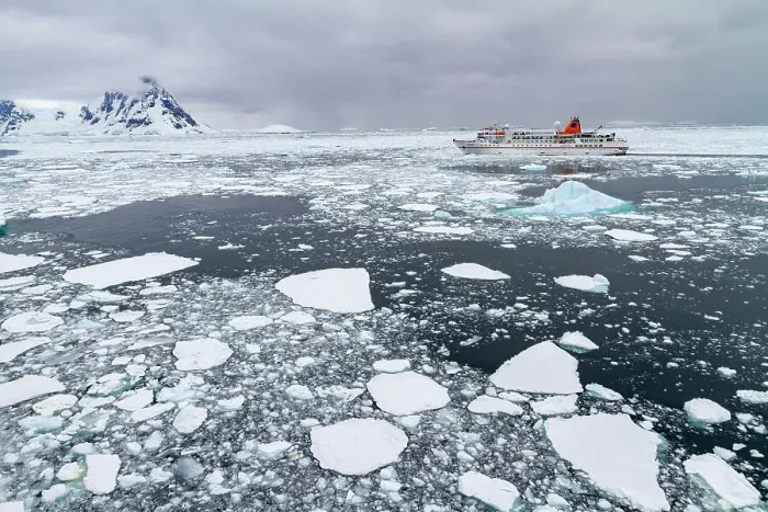 Framed Print : Expedition ship The Bremen operating from Ushuaia, Argentina to the Antarctic Peninsula in Antarctica, Polar Regions Framed Print : Expedition ship The Bremen operating from Ushuaia, Argentina to the Antarctic Peninsula in Antarctica, Polar Regions