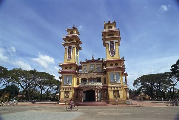 Exterior of the Cao Dai Temple