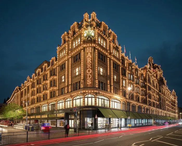 Framed Print : Exterior of Harrods Store, Knightsbridge, West London, London, United Kingdom, Europe Framed Print : Exterior of Harrods Store, Knightsbridge, West London, London, United Kingdom, Europe