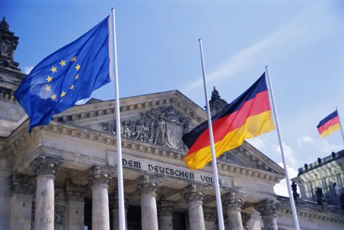 Framed Print : Exterior of the Reichstag building and flags Framed Print : Exterior of the Reichstag building and flags
