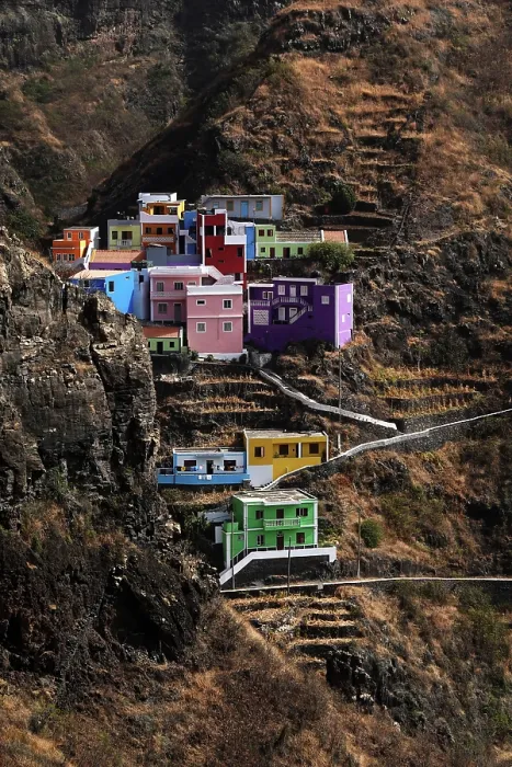 Framed Print : The extraordinary clifftop village of Fontainhas, northern Saint Anthony, Cape Verde Framed Print : The extraordinary clifftop village of Fontainhas, northern Saint Anthony, Cape Verde