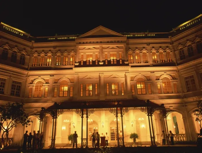 Framed Print : The facade of the Raffles Hotel at night in Singapore Framed Print : The facade of the Raffles Hotel at night in Singapore