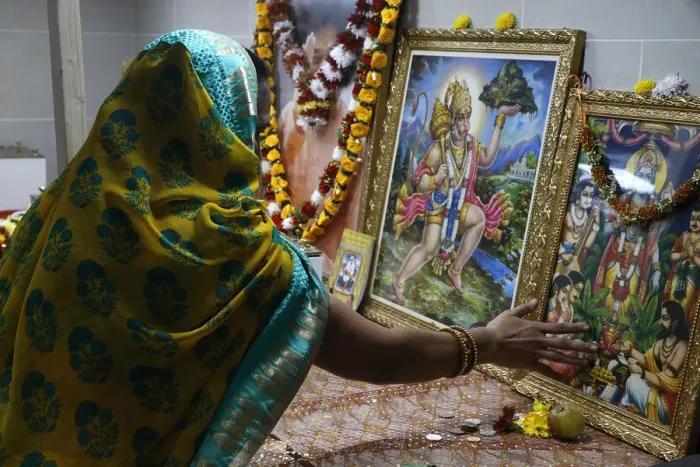 Framed Print : Faithful touching pictures of deities, Shree Ram Mandir, Leicester, Leicestershire Framed Print : Faithful touching pictures of deities, Shree Ram Mandir, Leicester, Leicestershire