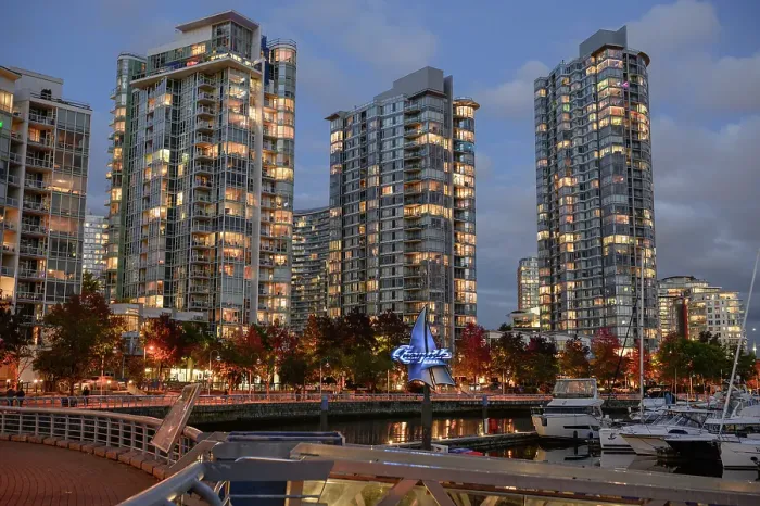 Framed Print : False Creek pedestrian waterfront in Autumn, Yaletown Neighbourhood, Downtown Vancouver, British Columbia, Canada