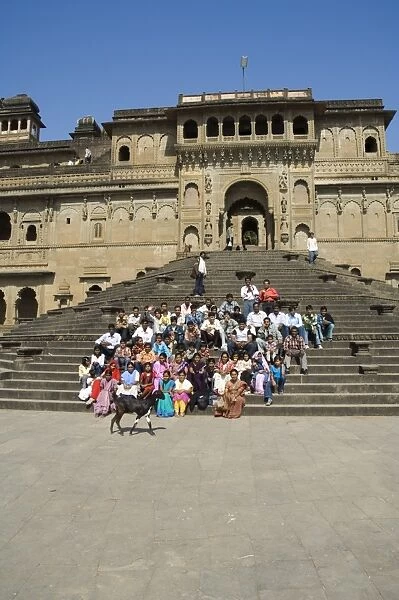 Family portait at Shiva Hindu temple and Ahilya Fort