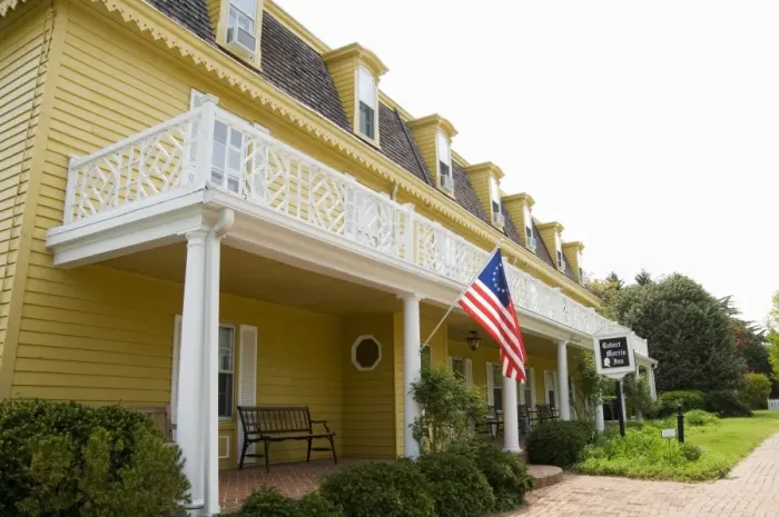 Framed Print : Famous historic Robert Morris Inn Framed Print : Famous historic Robert Morris Inn