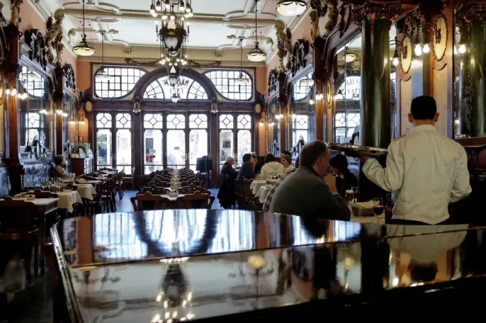 Framed Print : Famous Majestic Cafe, reminiscent of the early 20th century, Rua Santa Catarina Framed Print : Famous Majestic Cafe, reminiscent of the early 20th century, Rua Santa Catarina