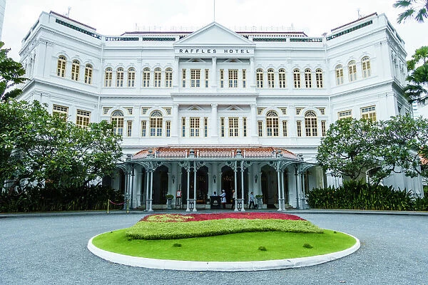 The famous Raffles Hotel, a Singapore landmark, Singapore, Southeast Asia, Asia