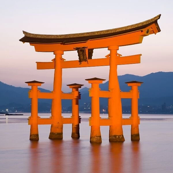 The famous vermillion coloured floating torii gate, Itsuku-shima Shrine, UNESCO World Heritage Site, Miyajima, Honshu, Japan, Asia