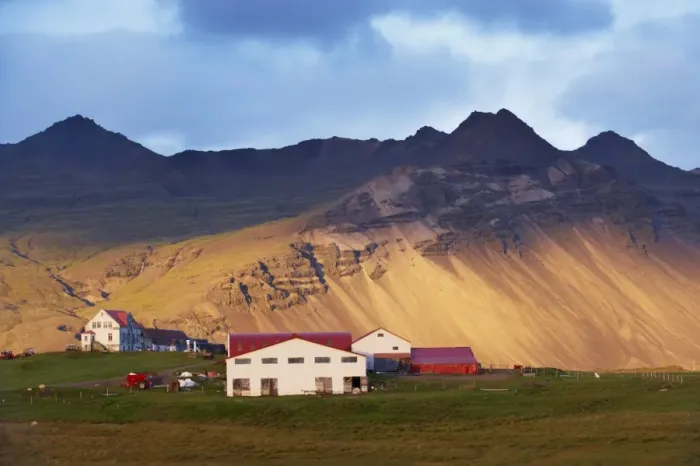 Framed Print : Farm near Hofn, East Fjords region (Austurland), Iceland, Polar Regions Framed Print : Farm near Hofn, East Fjords region (Austurland), Iceland, Polar Regions