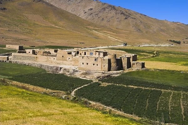 Farmhouse on the southern route between Kabul and Bamiyan, Afghanistan, Asia