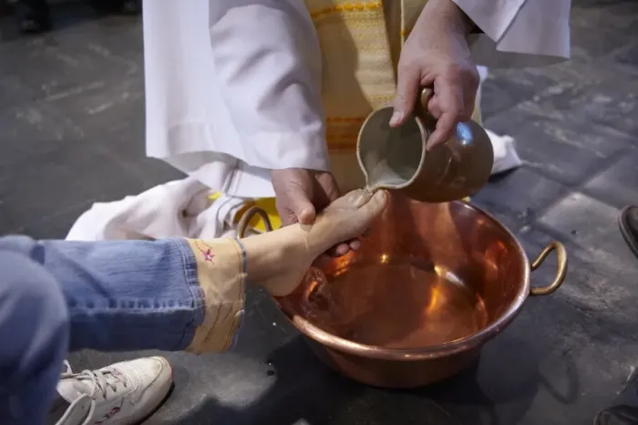 Framed Print : Feet washing ritual during Maundy Thursday celebration in a Catholic church Framed Print : Feet washing ritual during Maundy Thursday celebration in a Catholic church