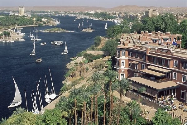 Feluccas on the River Nile and the Old Cataract Hotel, Aswan, Egypt, North Africa, Africa