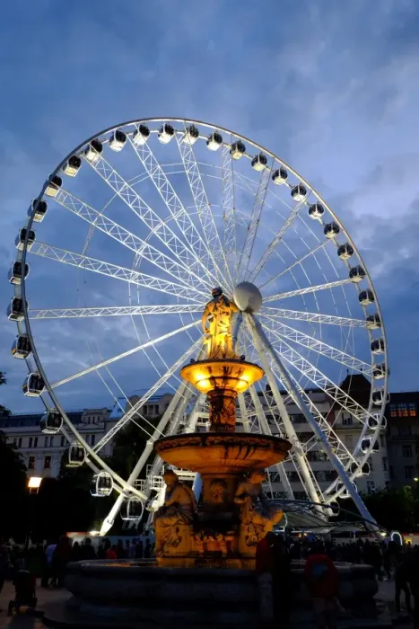 Framed Print : Ferris wheel and the fountain at Erzsebet Square, Budapest, Hungary, Europe Framed Print : Ferris wheel and the fountain at Erzsebet Square, Budapest, Hungary, Europe