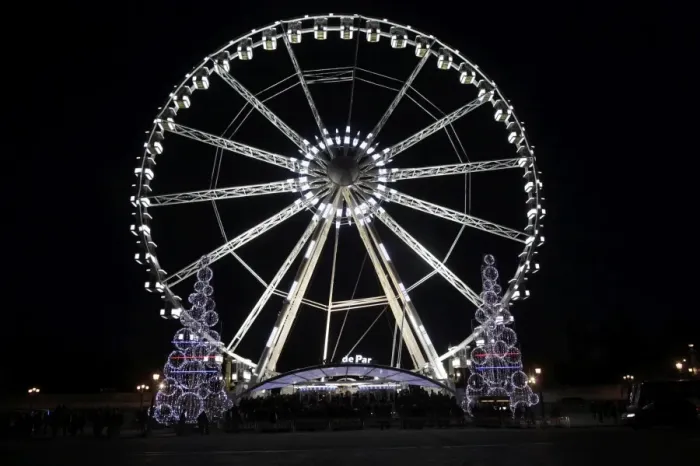 Framed Print : Ferris wheel at Place de la Concorde, Paris, France, Europe Framed Print : Ferris wheel at Place de la Concorde, Paris, France, Europe