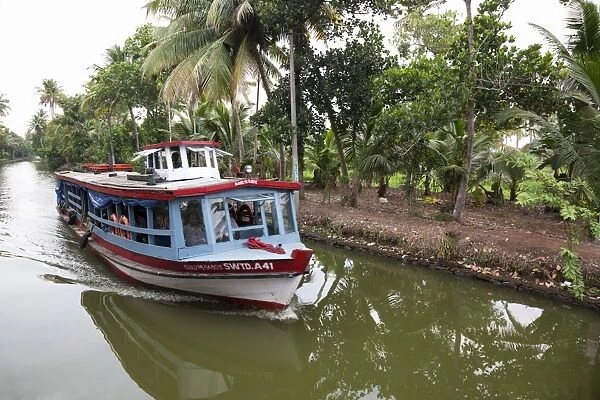 Ferry boat travelling on the Kerala Backwaters, Kerala, India, Asia