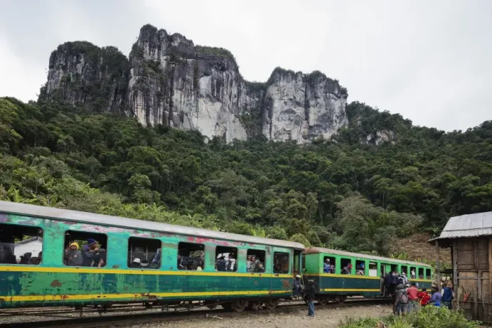 Framed Print : Fianarantsoa to Manakara FCE train, eastern area, Madagascar, Africa Framed Print : Fianarantsoa to Manakara FCE train, eastern area, Madagascar, Africa