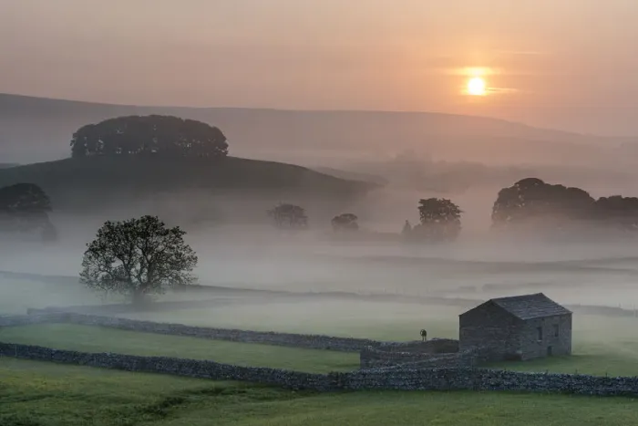 Framed Print : Fields and barn at sunrise, looking northeast from Hawes, Yorkshire Dales National Park Framed Print : Fields and barn at sunrise, looking northeast from Hawes, Yorkshire Dales National Park