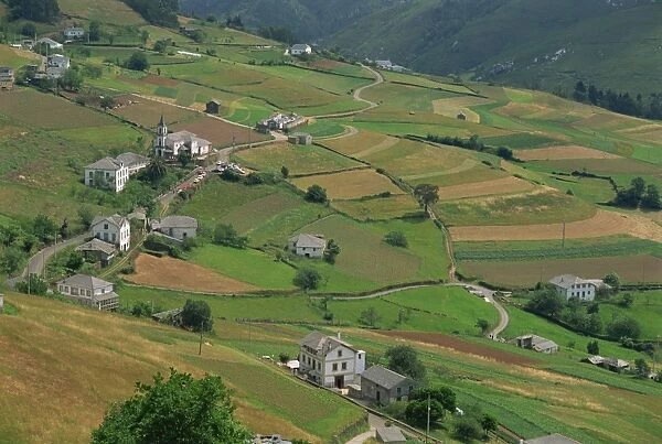 Fields, farms and houses in the Navia Valley (Valle del Navia)