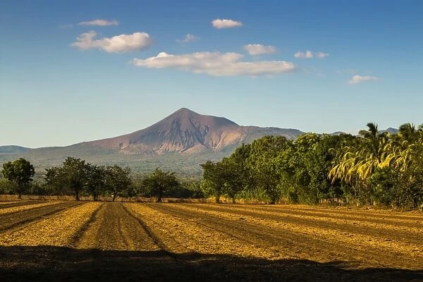 Fields north of Leon and Volcan Telica, one of the countrys most active volcanoes, in the North West volcanic chain, Leon, Nicaragua, Central America