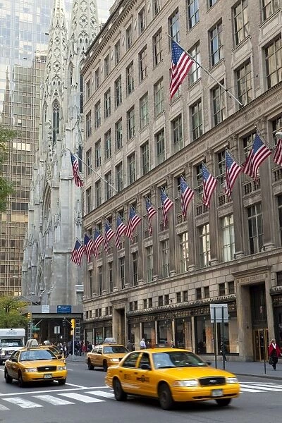 Fifth Avenue street scene, Manhattan, New York City, New York, United States of America