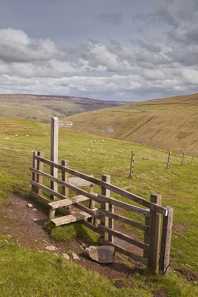 A fingerpost pointing towards Littondale in the Yorkshire Dales, Yorkshire, England, United Kingdom, Europe