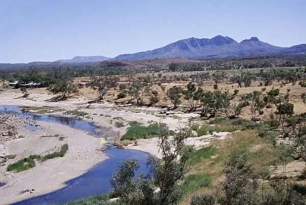 Finke River and Mount Sonder, at 1347m the highest point in Northern Territory